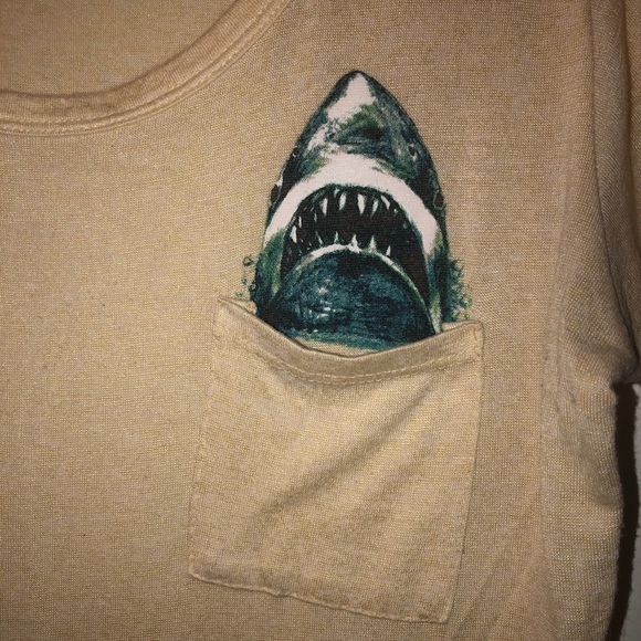 Shark tee - Picture 2 of 2